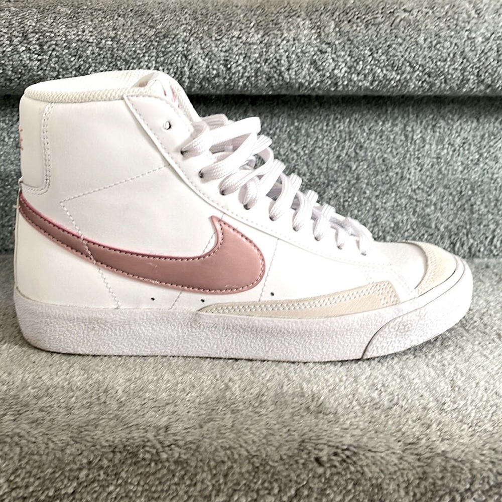 Nike Blazer Mid "77 Big Kids 5.5Y